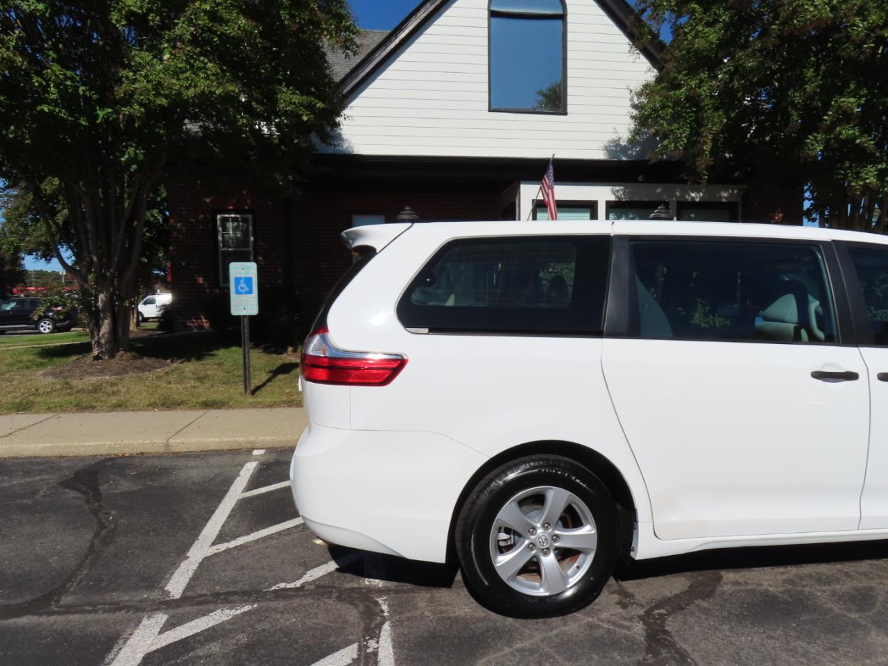 Toyota Sienna L FWD 7-Passenger V6 2015