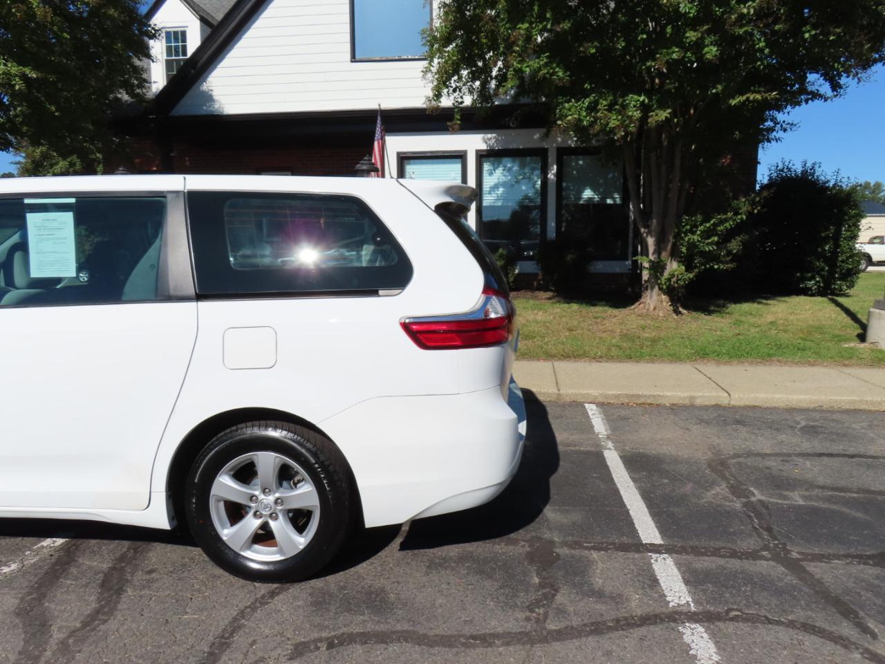 Toyota Sienna L FWD 7-Passenger V6 2015