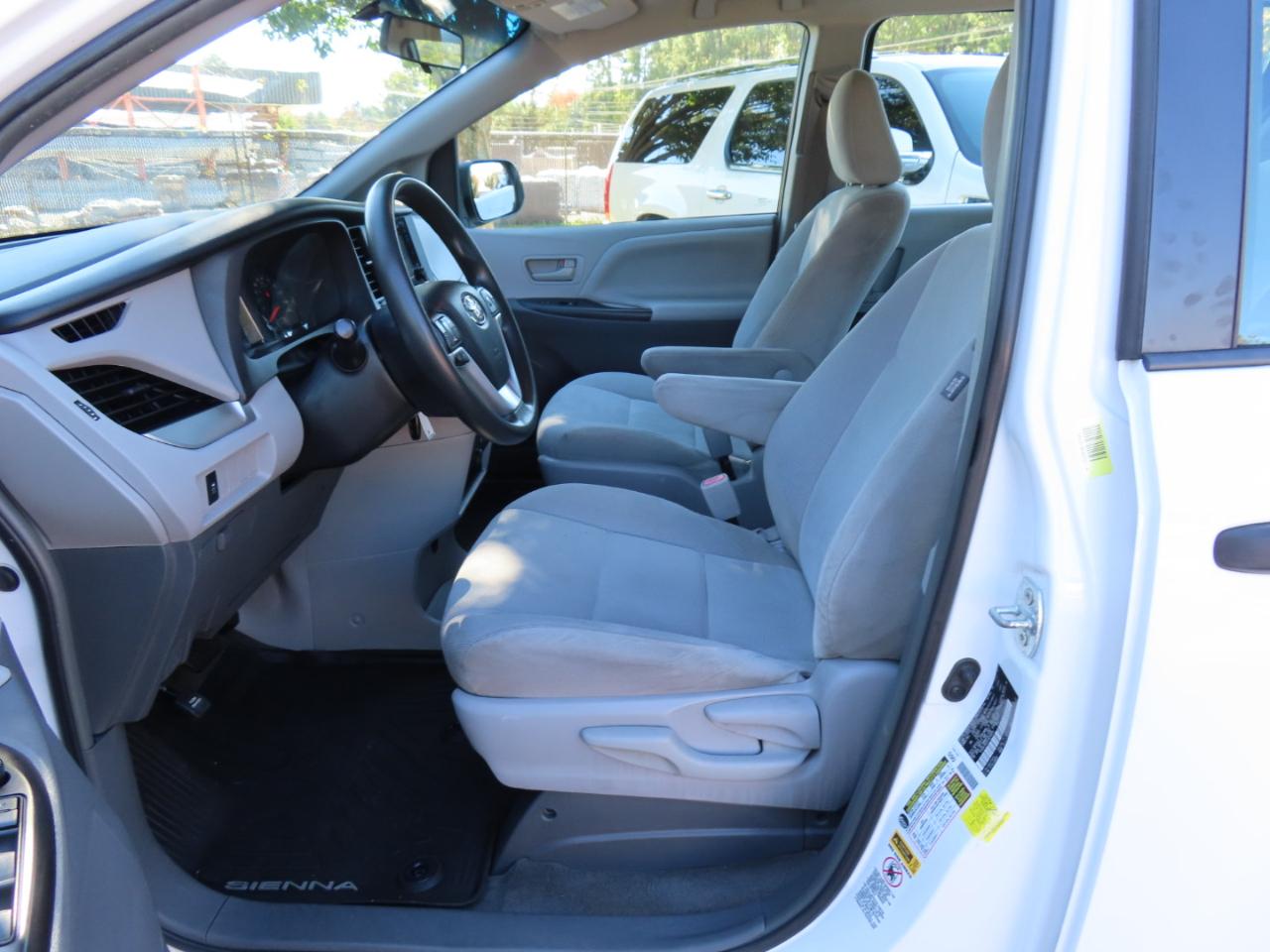 Toyota Sienna L FWD 7-Passenger V6 2015