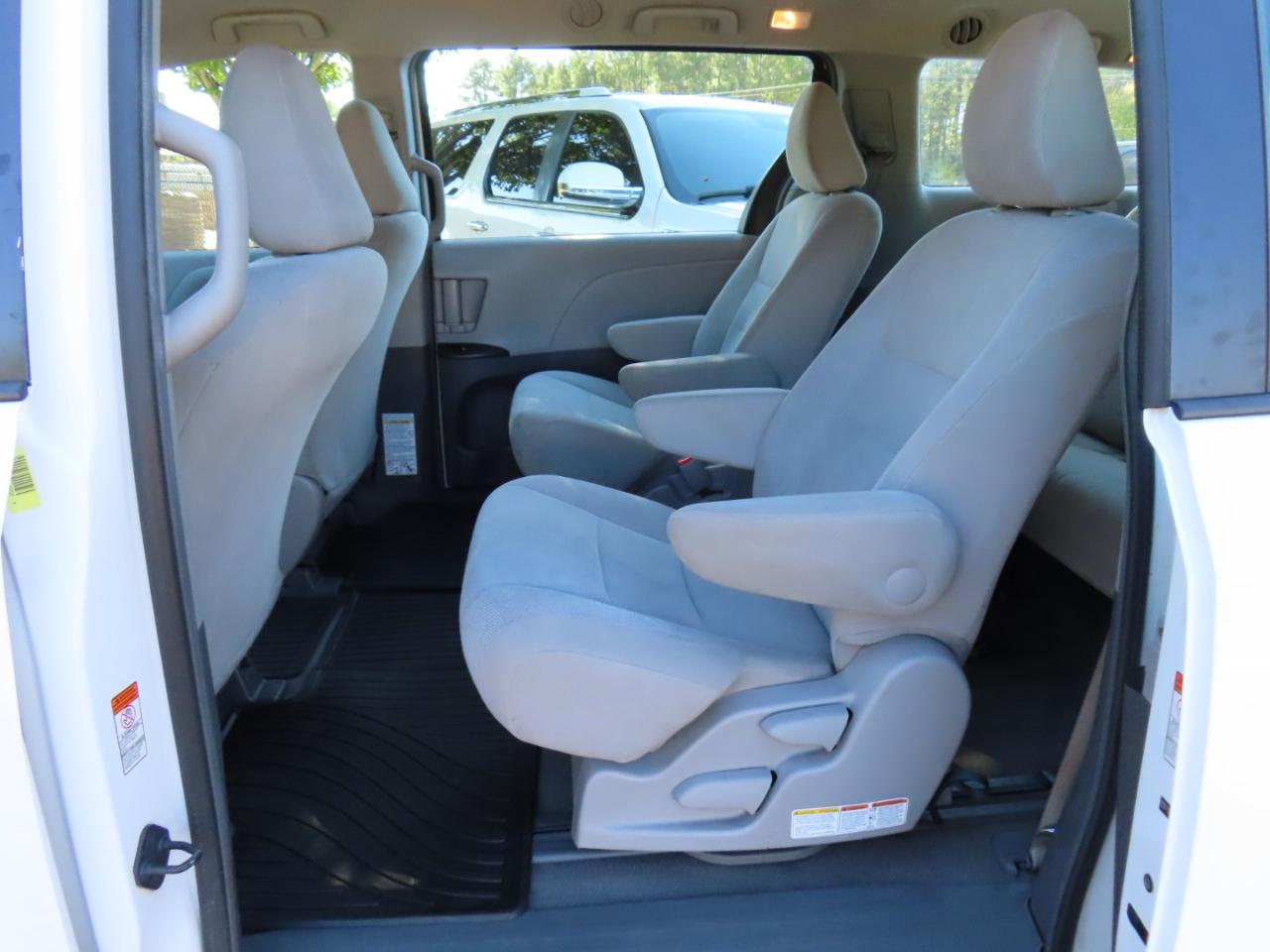 Toyota Sienna L FWD 7-Passenger V6 2015