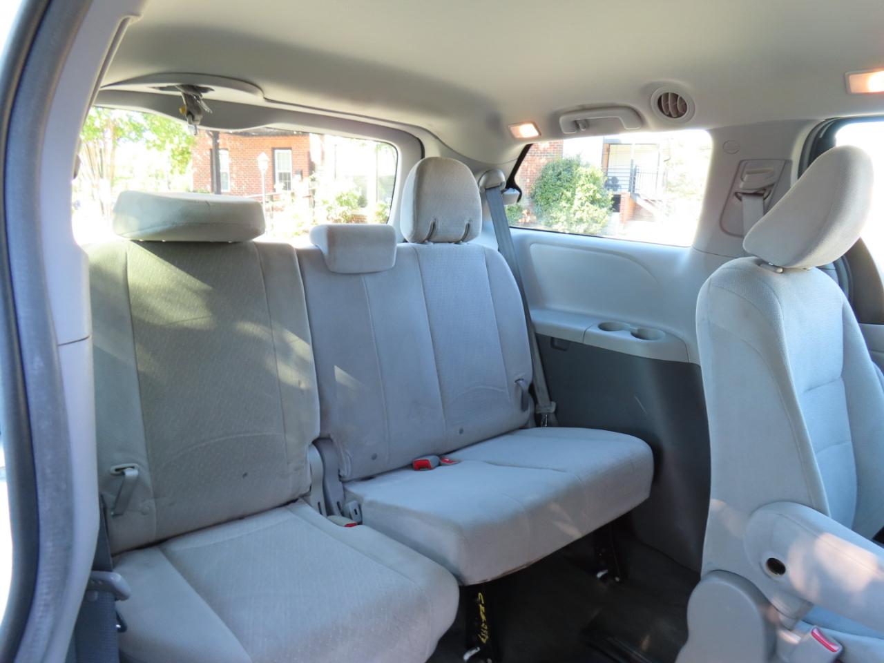 Toyota Sienna L FWD 7-Passenger V6 2015