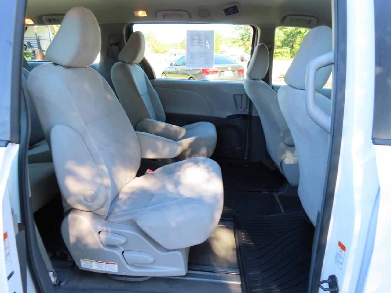 Toyota Sienna L FWD 7-Passenger V6 2015