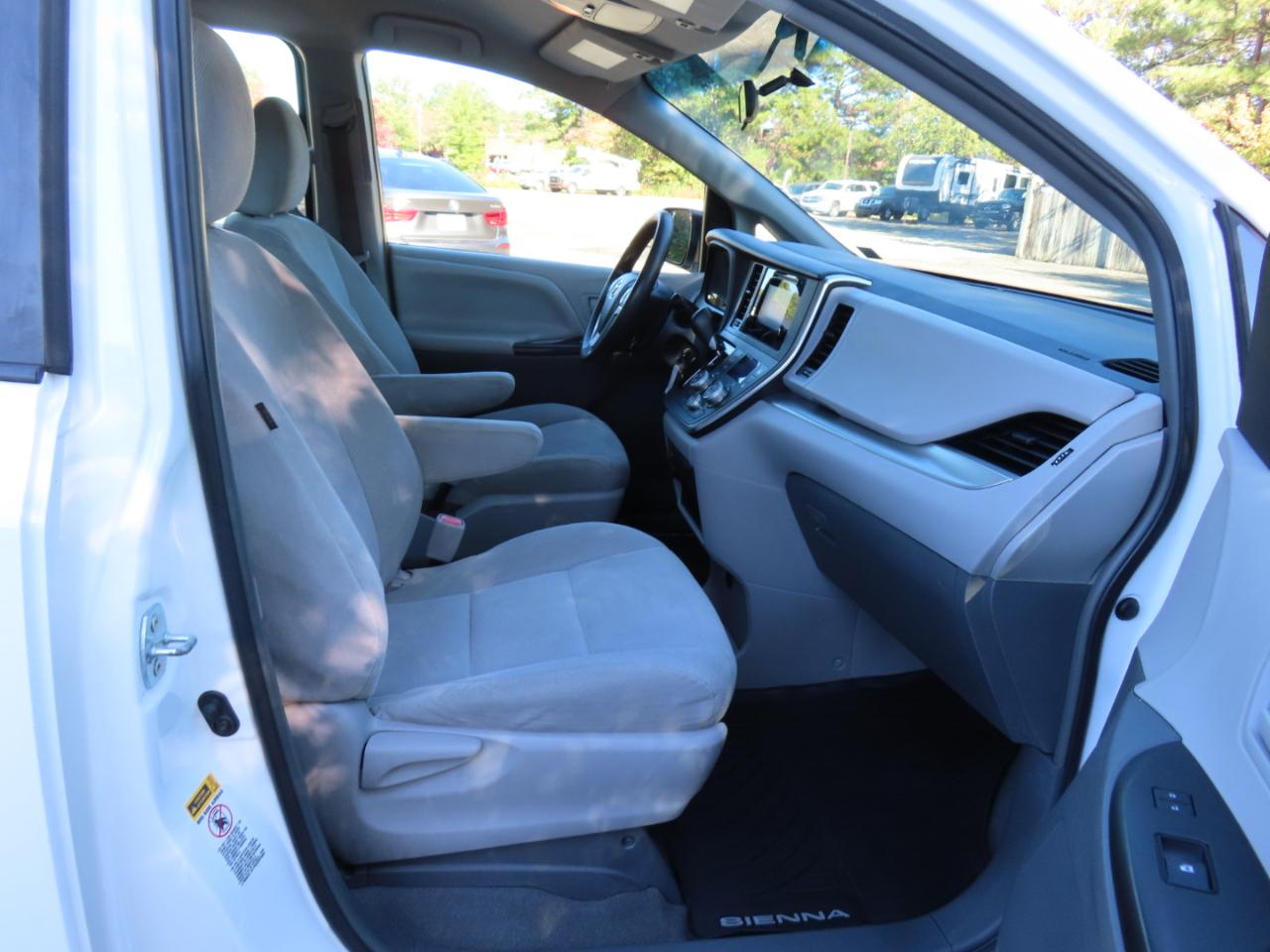 Toyota Sienna L FWD 7-Passenger V6 2015