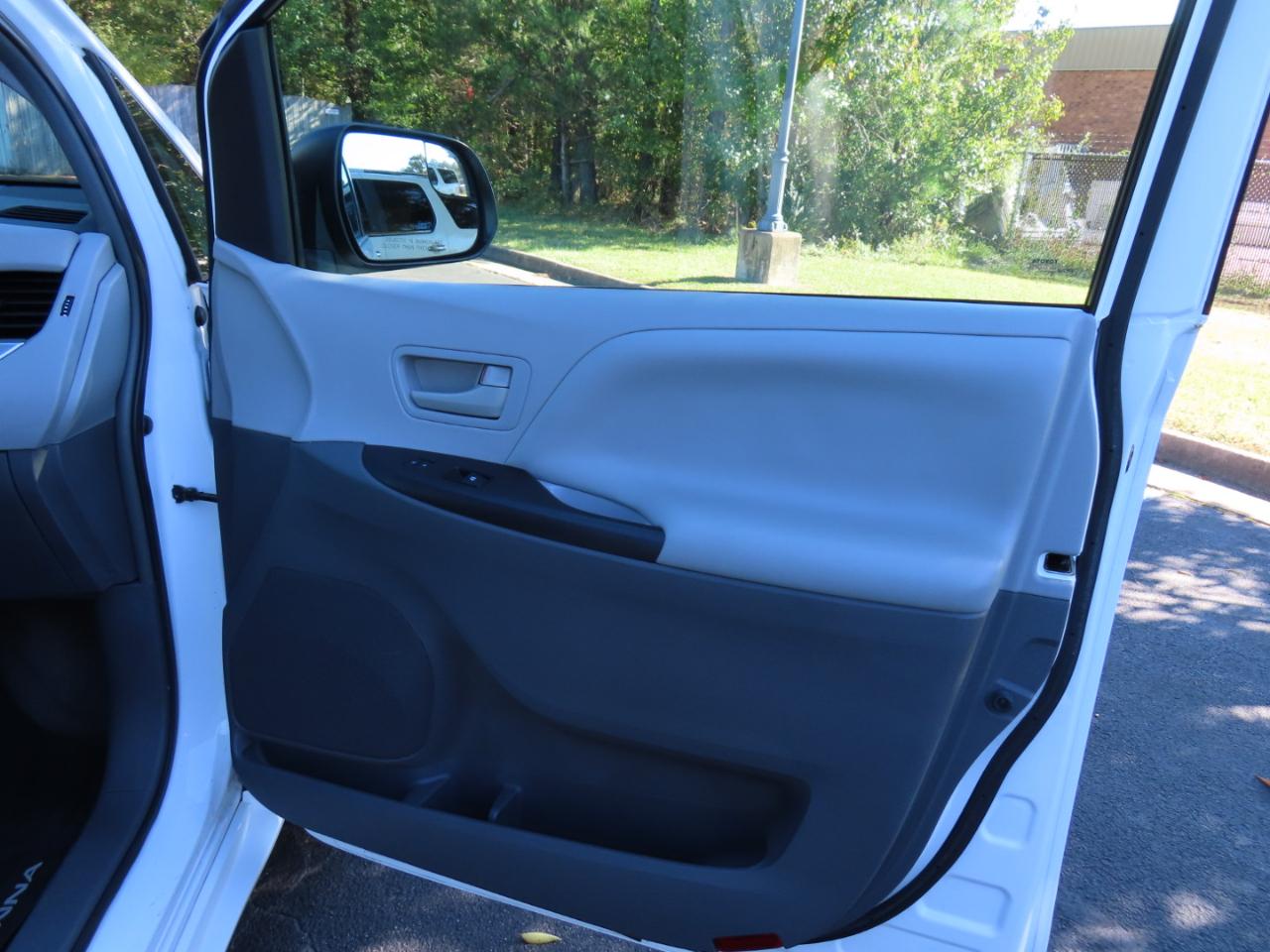 Toyota Sienna L FWD 7-Passenger V6 2015