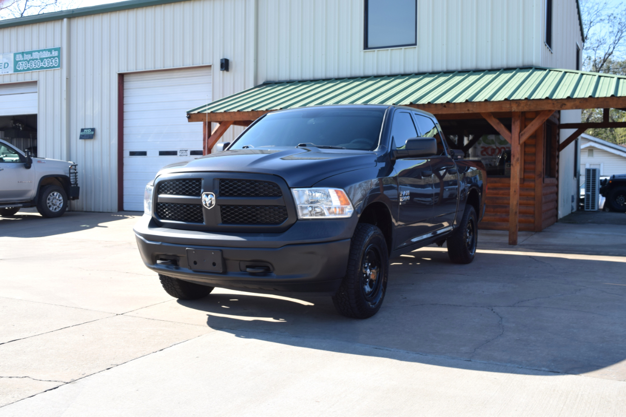 RAM 1500 Classic Tradesman 4x4 Crew Cab 5'7" Box 2021