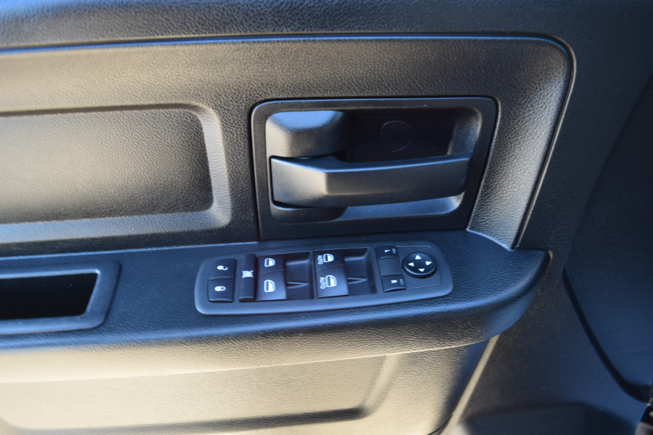 RAM 1500 Classic Tradesman 4x4 Crew Cab 5'7" Box 2021