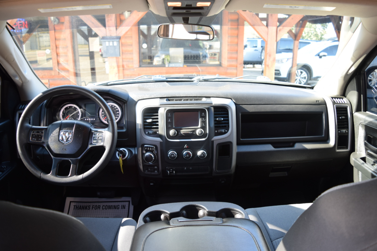 RAM 1500 Classic Tradesman 4x4 Crew Cab 5'7" Box 2021