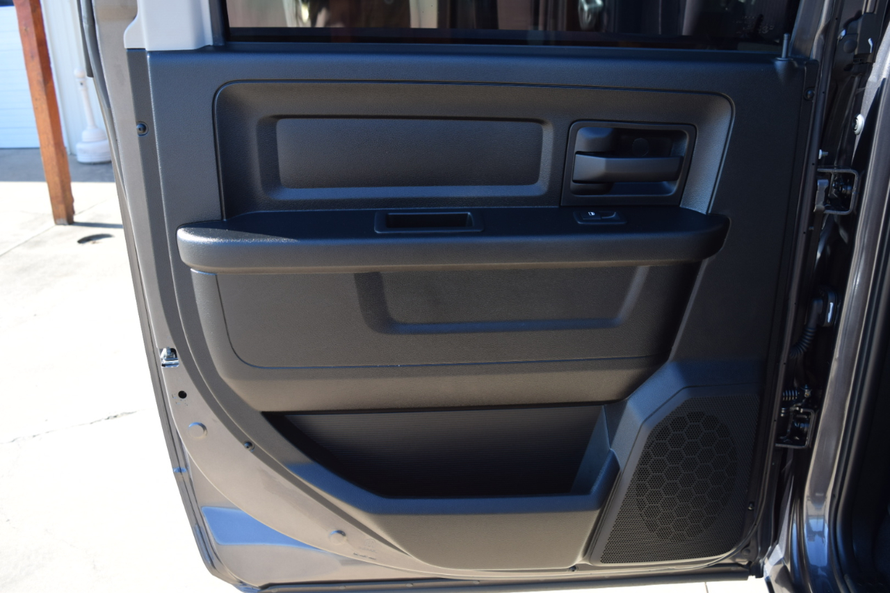 RAM 1500 Classic Tradesman 4x4 Crew Cab 5'7" Box 2021