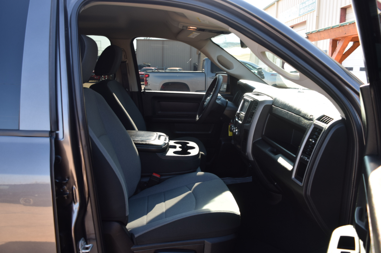 RAM 1500 Classic Tradesman 4x4 Crew Cab 5'7" Box 2021