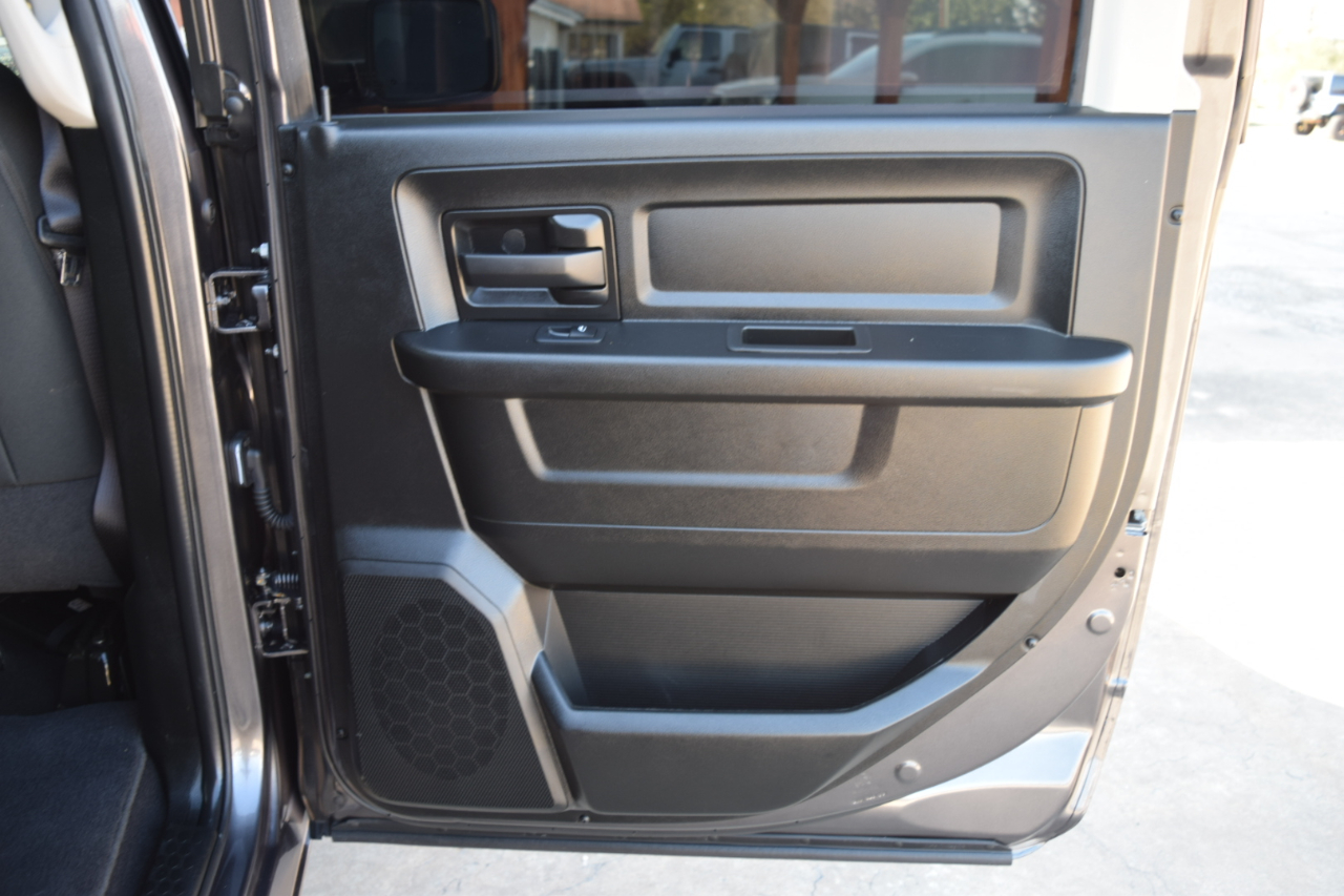 RAM 1500 Classic Tradesman 4x4 Crew Cab 5'7" Box 2021