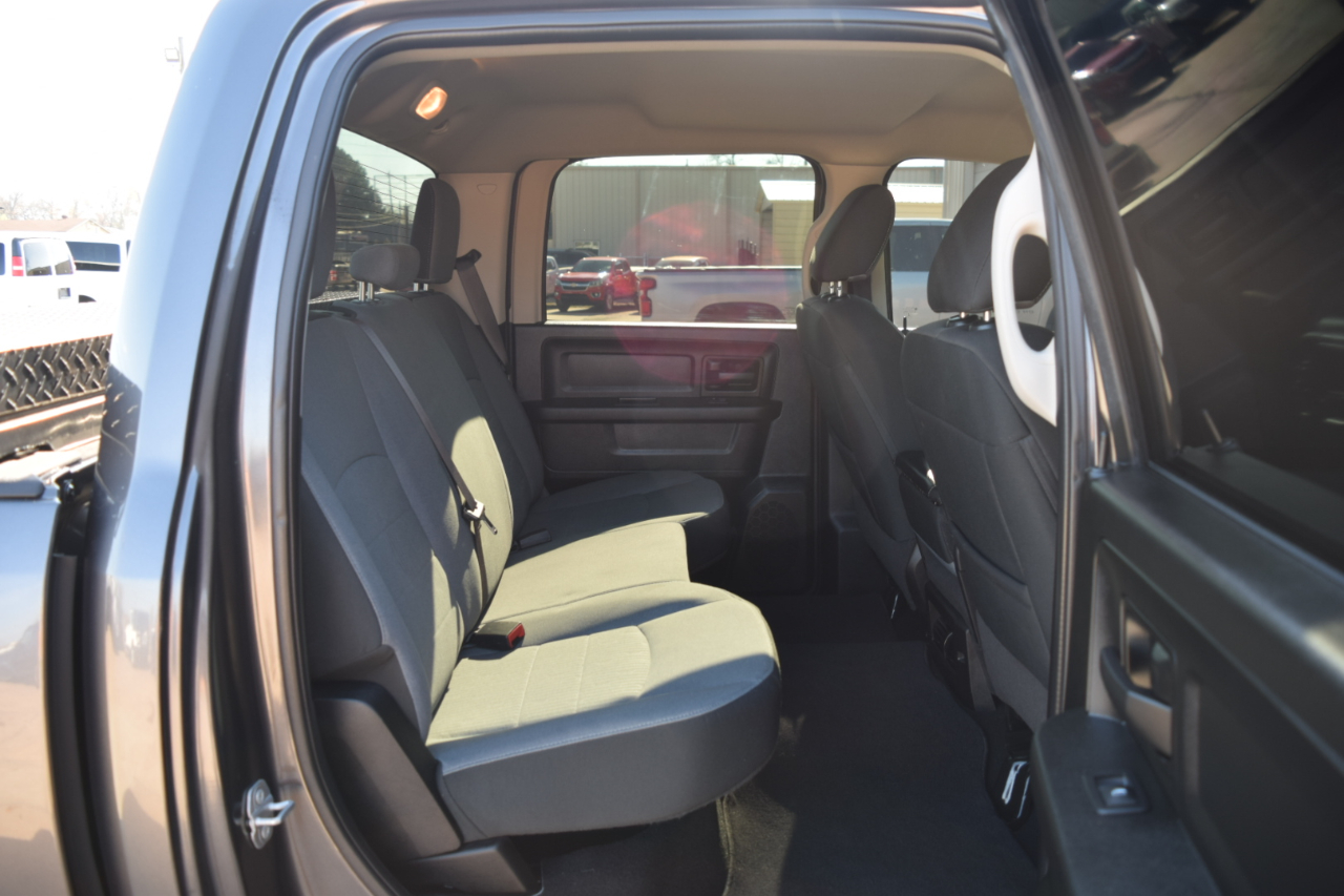 RAM 1500 Classic Tradesman 4x4 Crew Cab 5'7" Box 2021