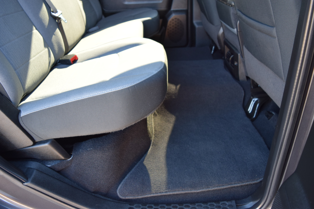 RAM 1500 Classic Tradesman 4x4 Crew Cab 5'7" Box 2021