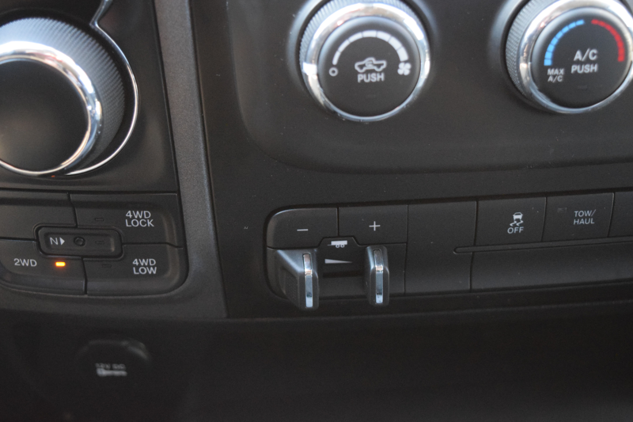 RAM 1500 Classic Tradesman 4x4 Crew Cab 5'7" Box 2021