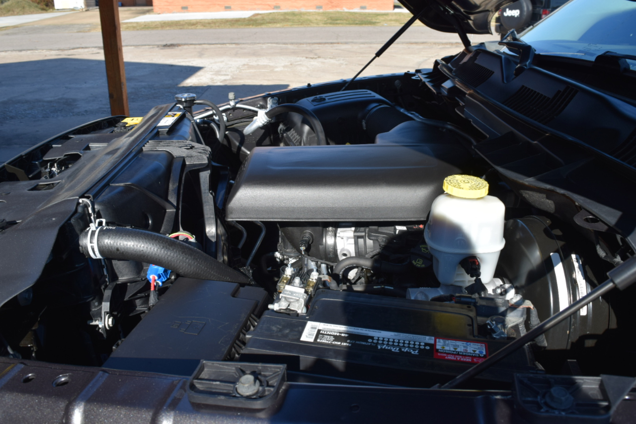 RAM 1500 Classic Tradesman 4x4 Crew Cab 5'7" Box 2021