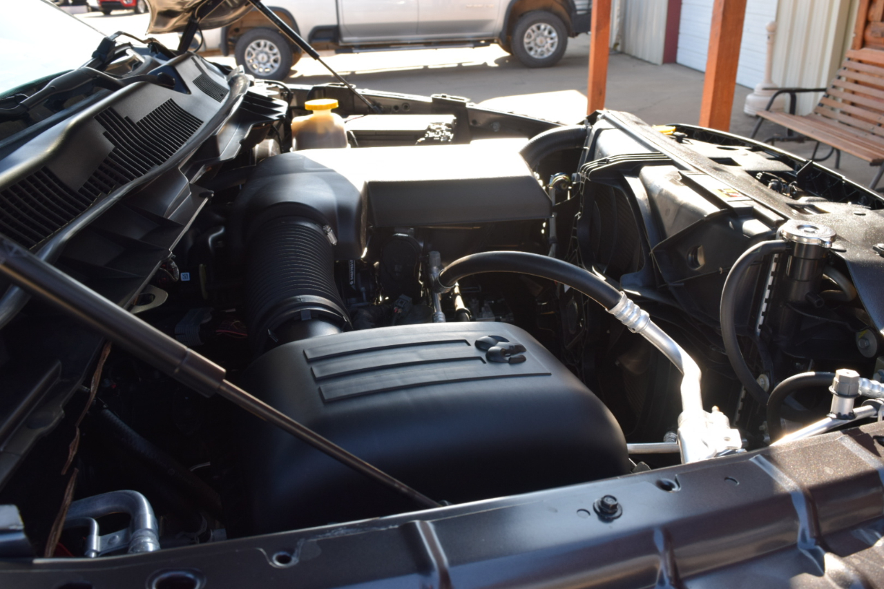 RAM 1500 Classic Tradesman 4x4 Crew Cab 5'7" Box 2021