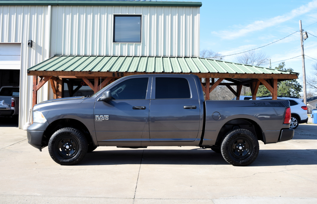 RAM 1500 Classic Tradesman 4x4 Crew Cab 5'7" Box 2021