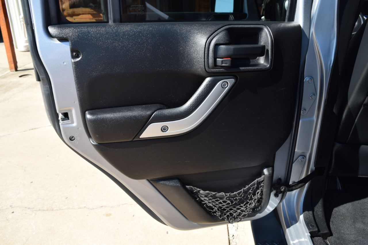 Jeep Wrangler Unlimited 4WD 4dr Sahara 2013 Jeep Wrangler Unlimited 4WD 4dr Sahara 2013