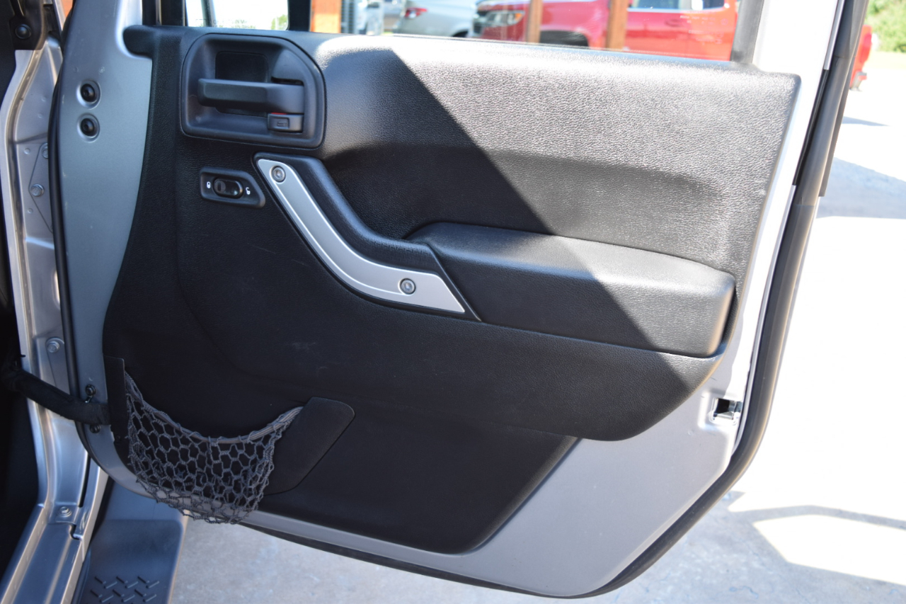 Jeep Wrangler Unlimited 4WD 4dr Sahara 2013 Jeep Wrangler Unlimited 4WD 4dr Sahara 2013
