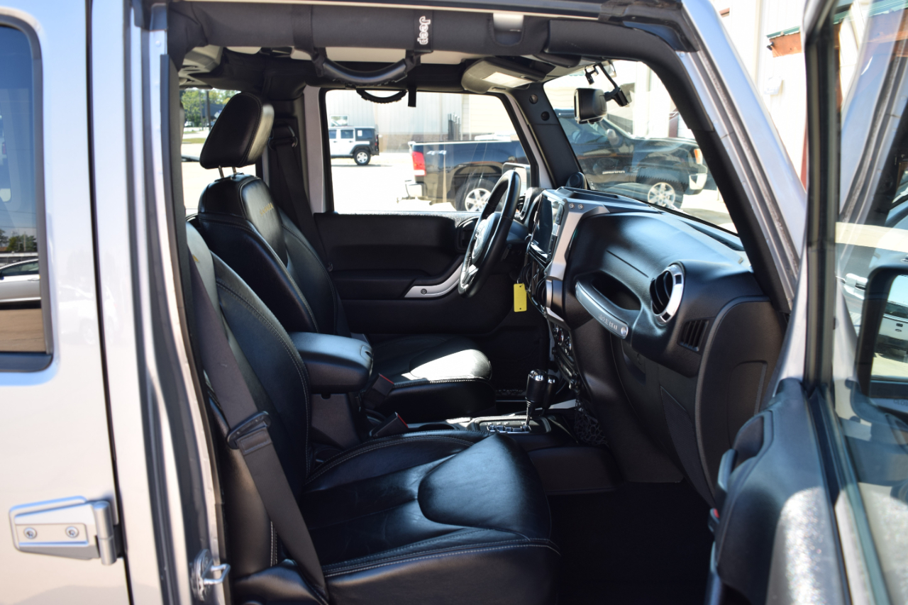 Jeep Wrangler Unlimited 4WD 4dr Sahara 2013 Jeep Wrangler Unlimited 4WD 4dr Sahara 2013