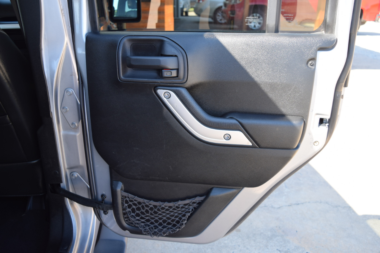 Jeep Wrangler Unlimited 4WD 4dr Sahara 2013 Jeep Wrangler Unlimited 4WD 4dr Sahara 2013