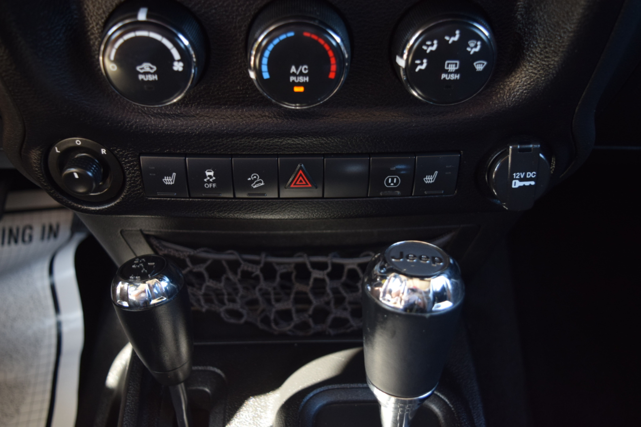 Jeep Wrangler Unlimited 4WD 4dr Sahara 2013 Jeep Wrangler Unlimited 4WD 4dr Sahara 2013