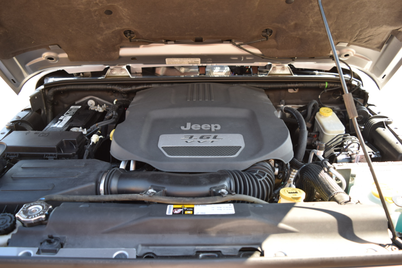Jeep Wrangler Unlimited 4WD 4dr Sahara 2013 Jeep Wrangler Unlimited 4WD 4dr Sahara 2013