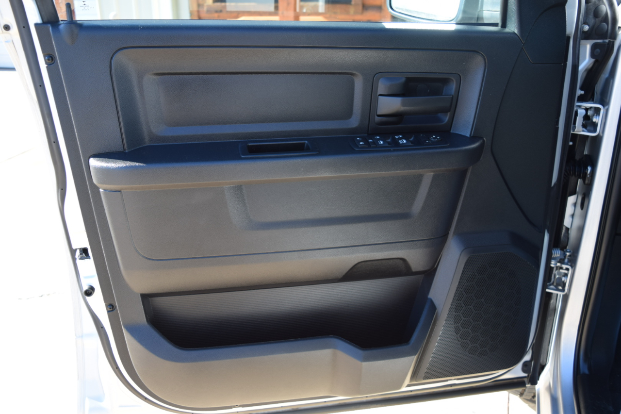 RAM 1500 Tradesman Crew Cab SWB 2WD 2016