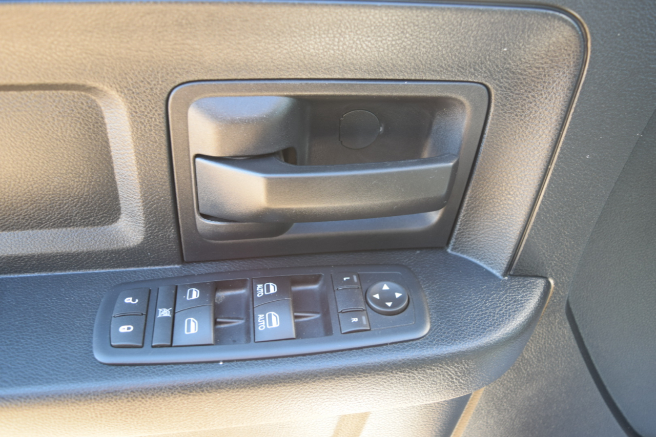 RAM 1500 Tradesman Crew Cab SWB 2WD 2016