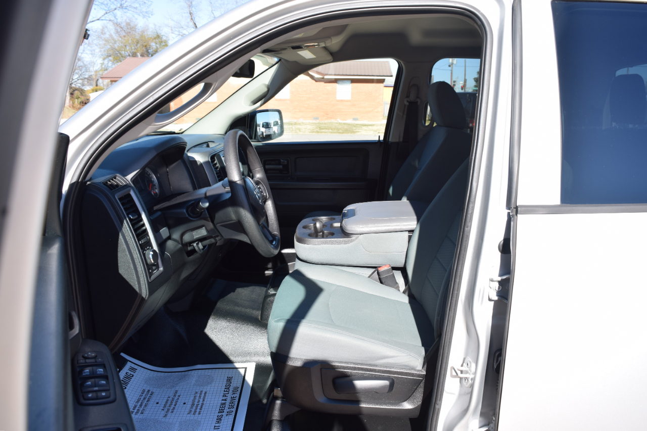 RAM 1500 Tradesman Crew Cab SWB 2WD 2016