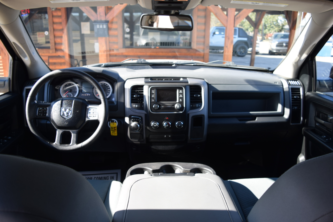 RAM 1500 Tradesman Crew Cab SWB 2WD 2016