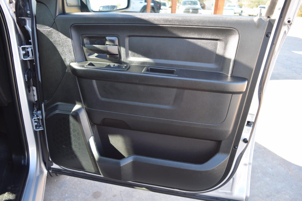 RAM 1500 Tradesman Crew Cab SWB 2WD 2016