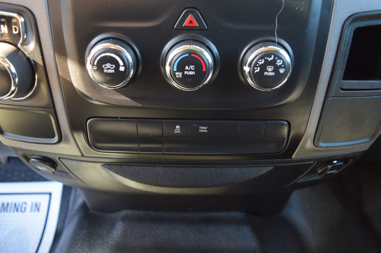 RAM 1500 Tradesman Crew Cab SWB 2WD 2016