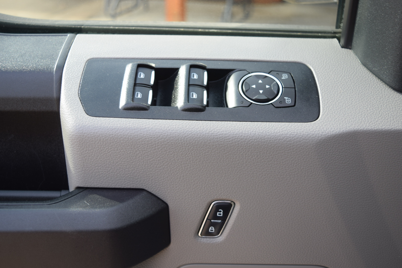 Ford F-150 XLT SuperCrew Short Bed 4WD 2017