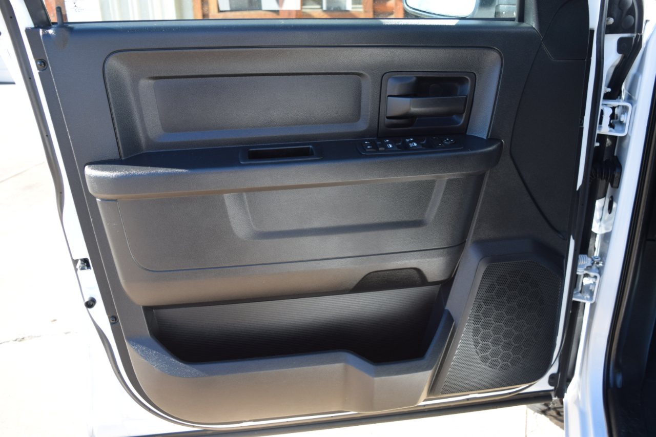 RAM 1500 Tradesman Crew Cab SWB 4WD 2016