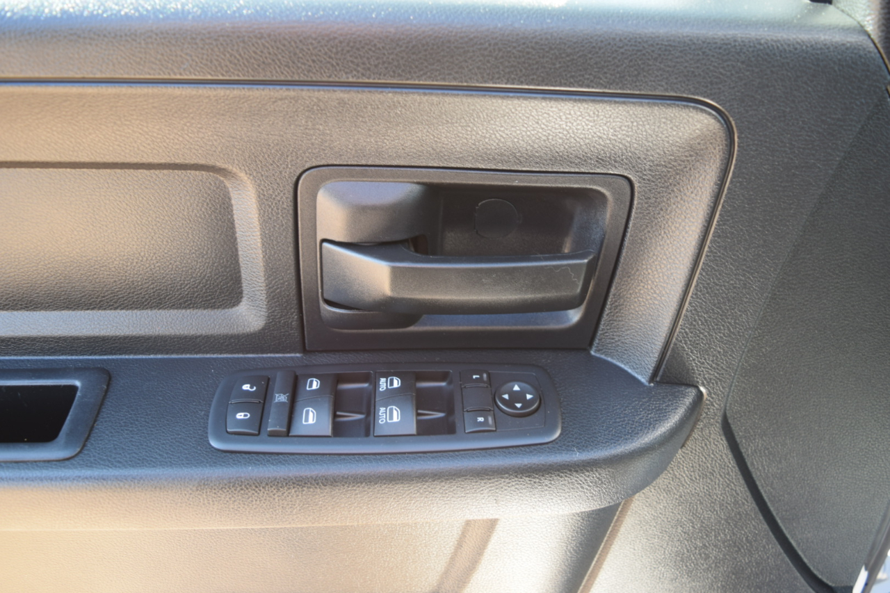 RAM 1500 Tradesman Crew Cab SWB 4WD 2016