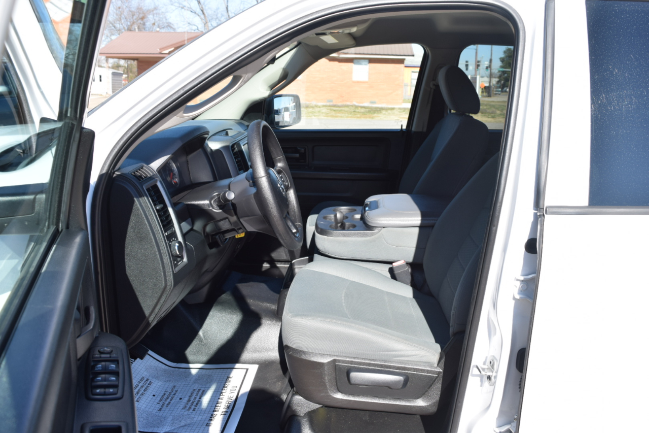 RAM 1500 Tradesman Crew Cab SWB 4WD 2016