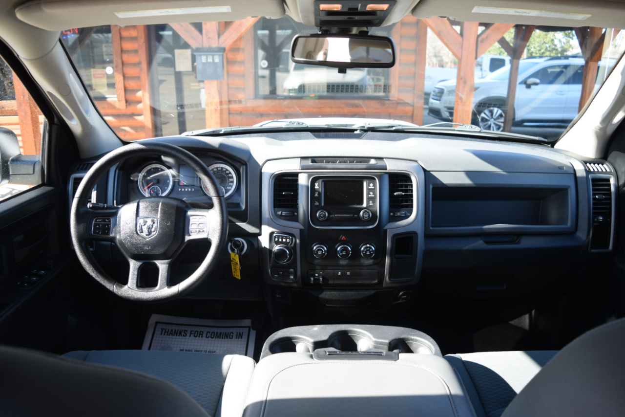 RAM 1500 Tradesman Crew Cab SWB 4WD 2016