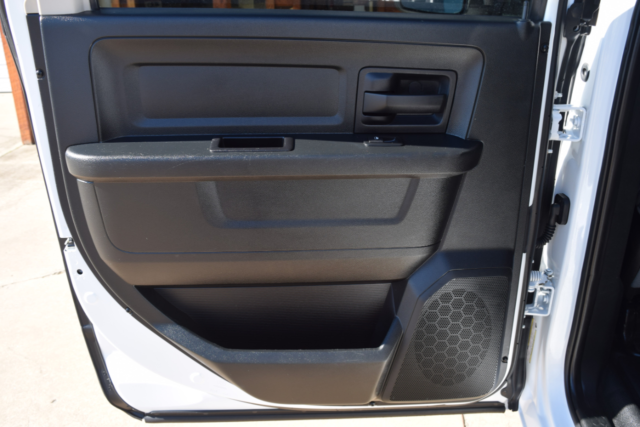 RAM 1500 Tradesman Crew Cab SWB 4WD 2016