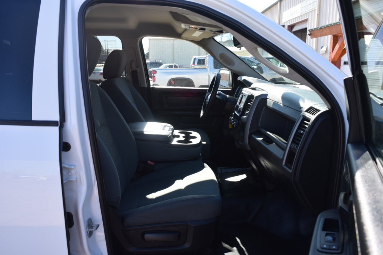 RAM 1500 Tradesman Crew Cab SWB 4WD 2016