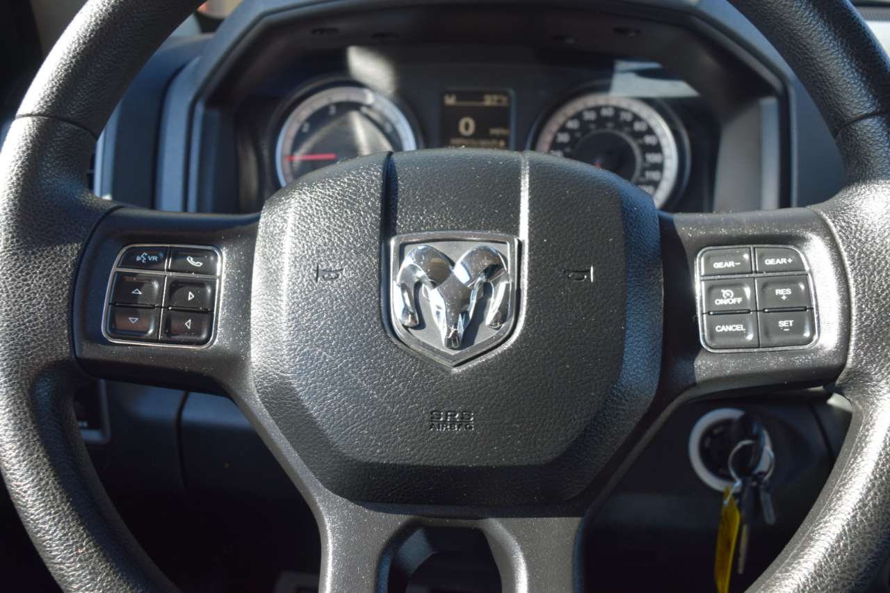 RAM 1500 Tradesman Crew Cab SWB 4WD 2016