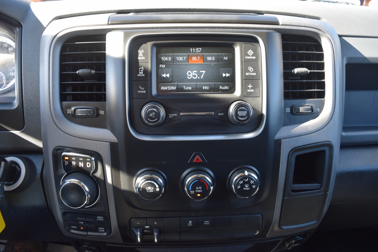 RAM 1500 Tradesman Crew Cab SWB 4WD 2016