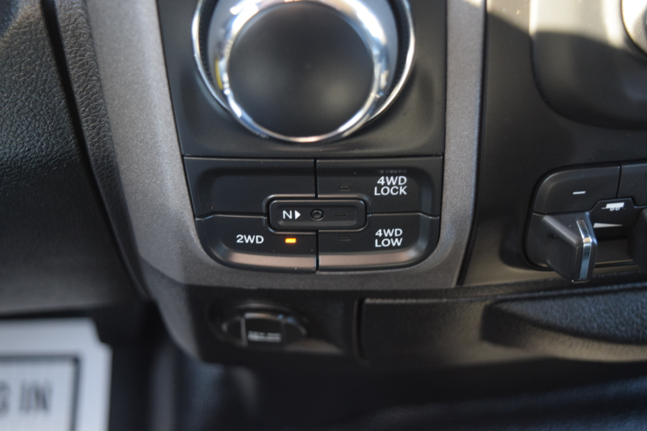 RAM 1500 Tradesman Crew Cab SWB 4WD 2016