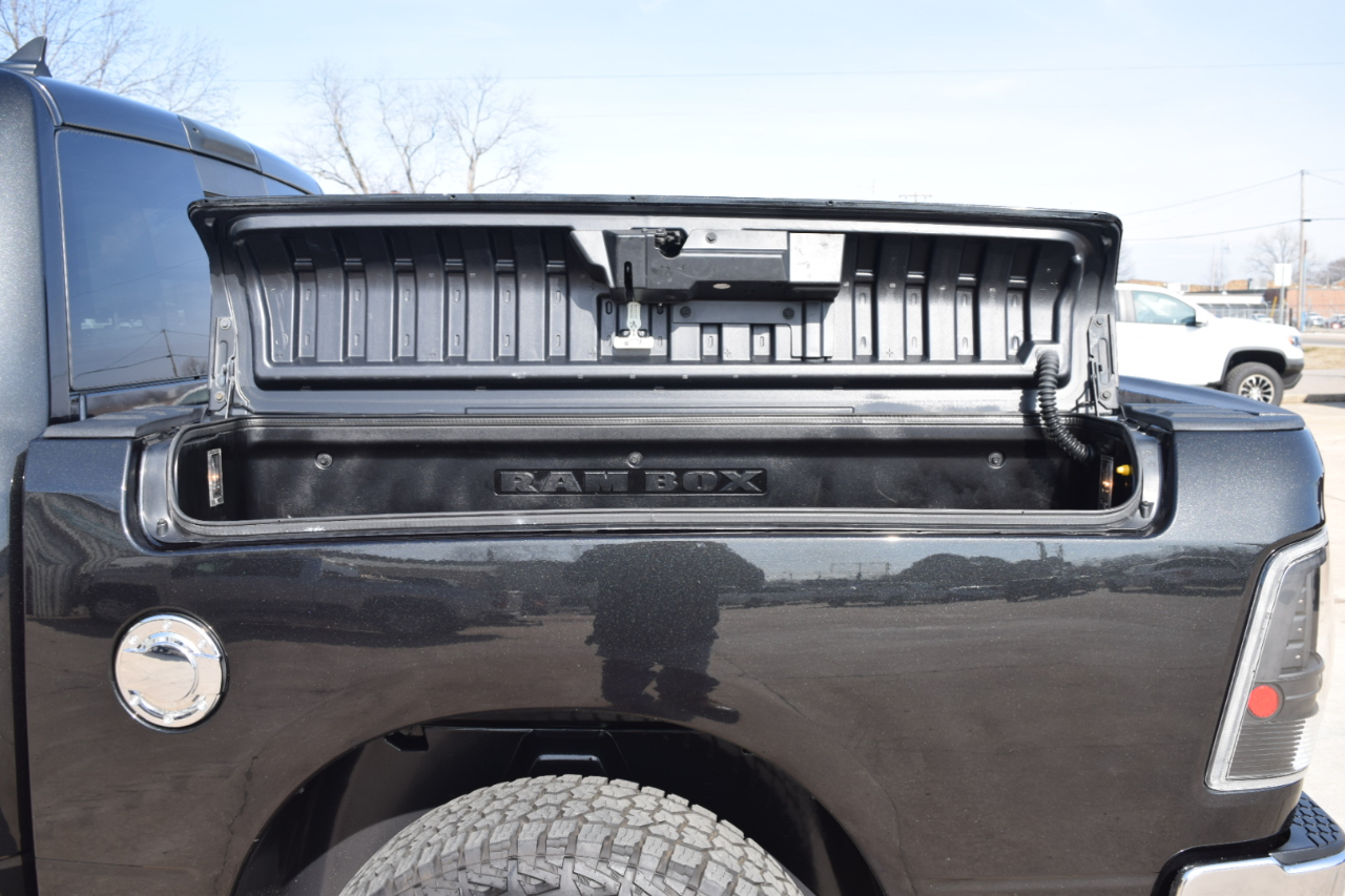 RAM 1500 Big Horn 4x4 Crew Cab 5'7" Box 2017