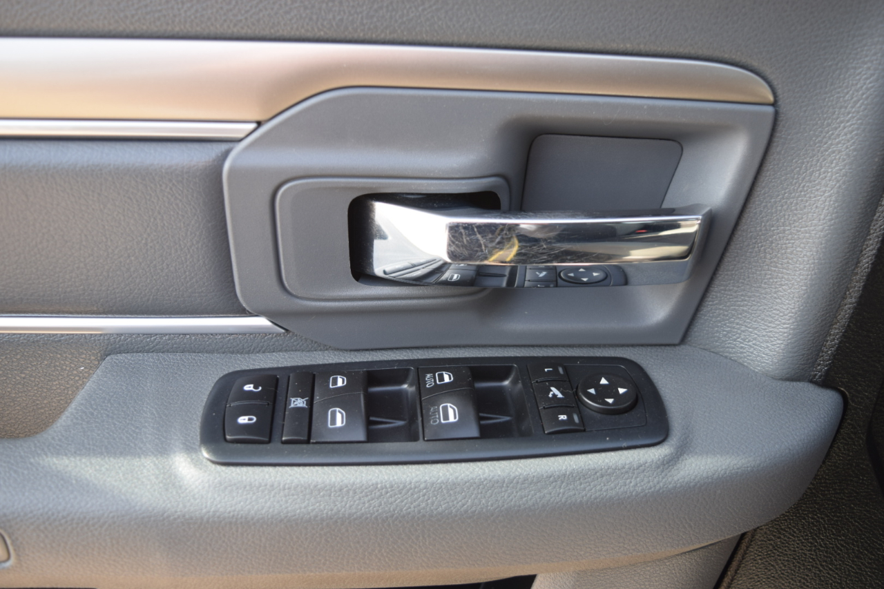 RAM 1500 Big Horn 4x4 Crew Cab 5'7" Box 2017