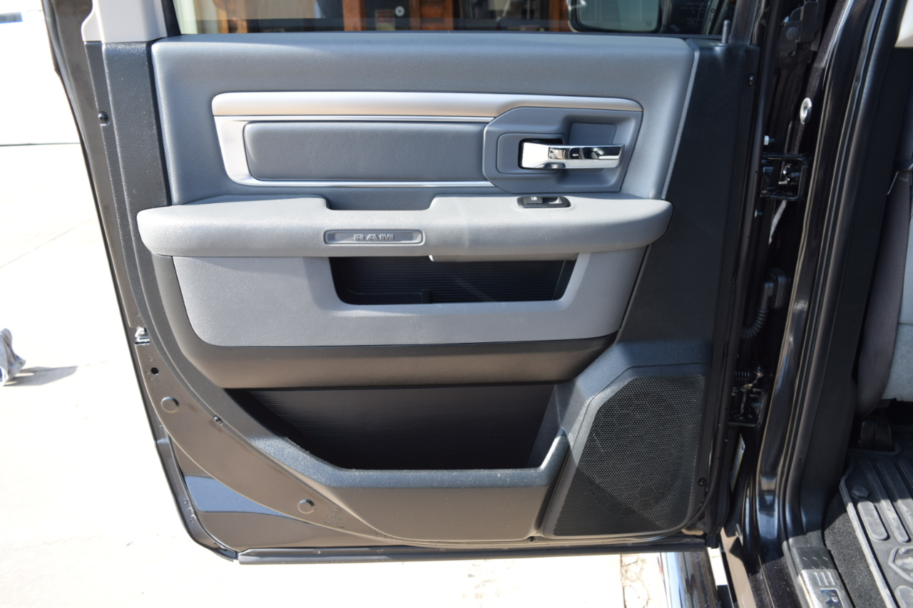 RAM 1500 Big Horn 4x4 Crew Cab 5'7" Box 2017