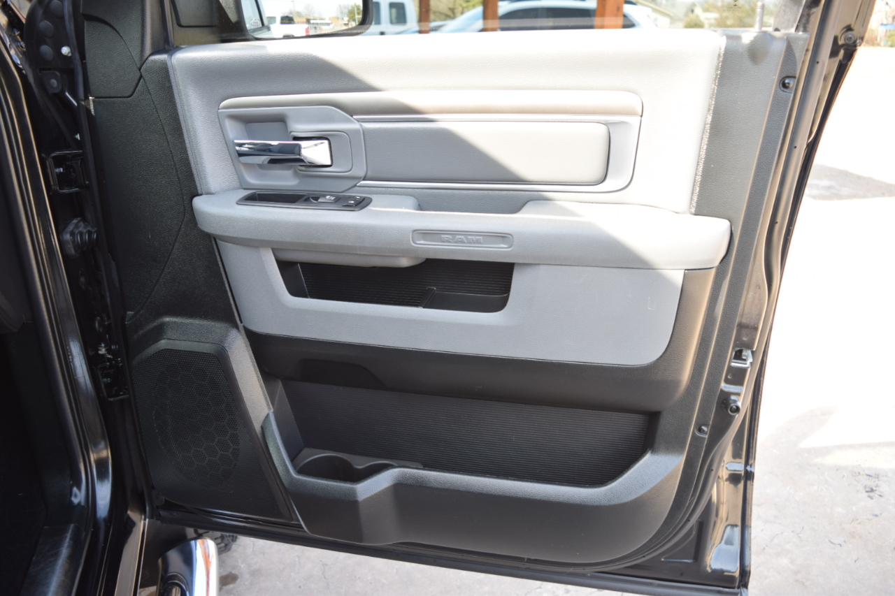 RAM 1500 Big Horn 4x4 Crew Cab 5'7" Box 2017