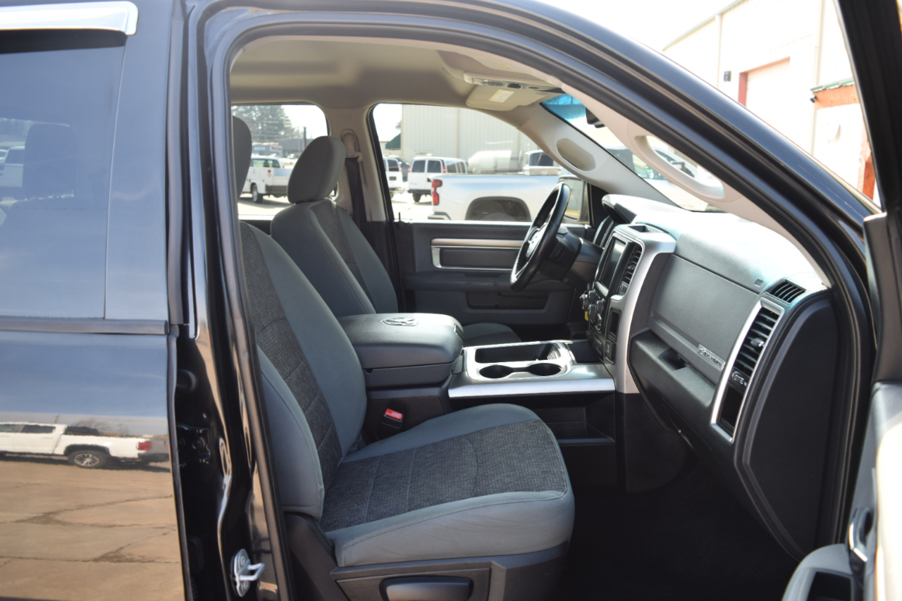 RAM 1500 Big Horn 4x4 Crew Cab 5'7" Box 2017