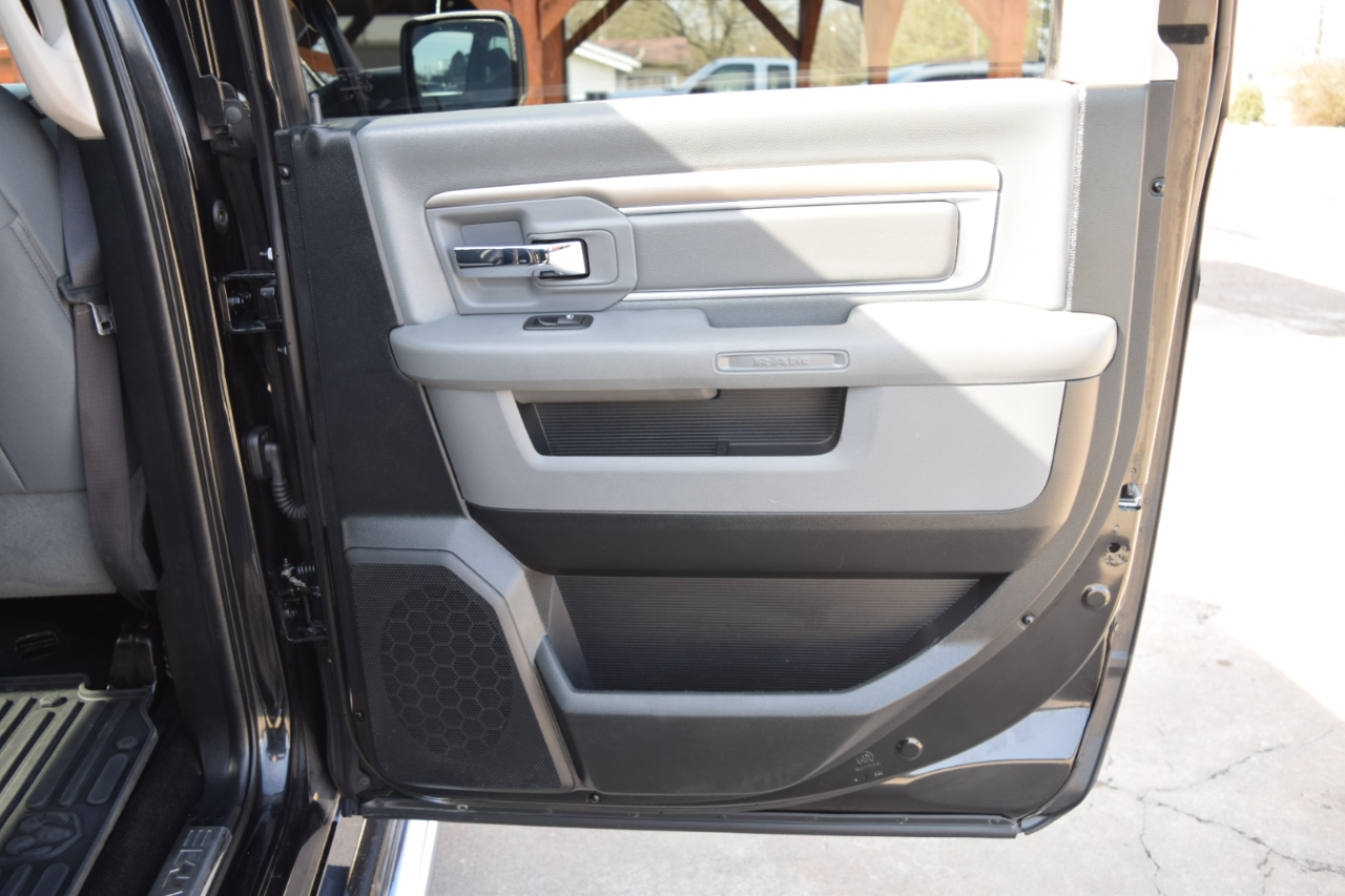 RAM 1500 Big Horn 4x4 Crew Cab 5'7" Box 2017