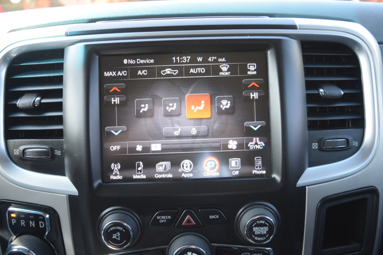 RAM 1500 Big Horn 4x4 Crew Cab 5'7" Box 2017