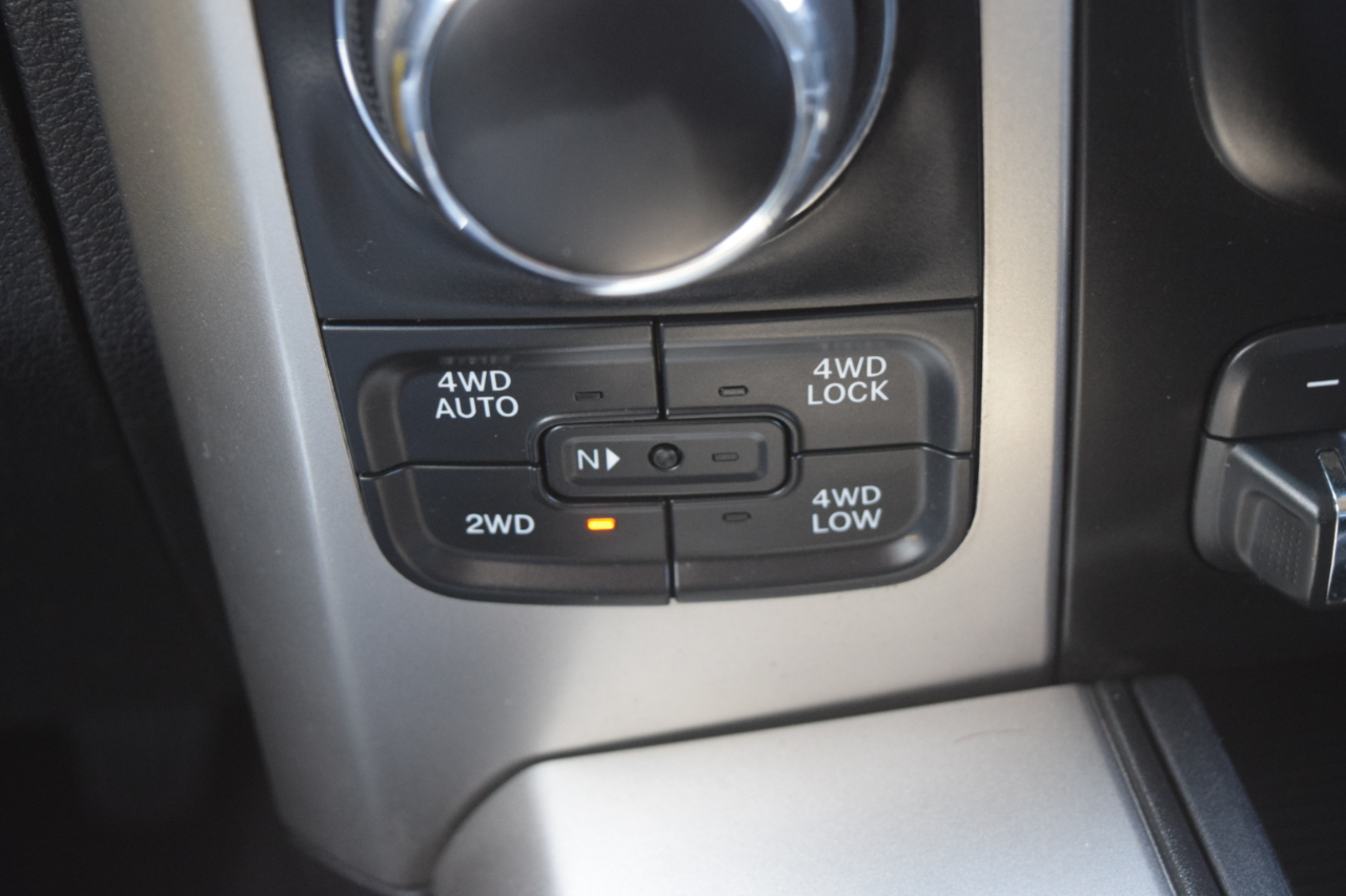 RAM 1500 Big Horn 4x4 Crew Cab 5'7" Box 2017